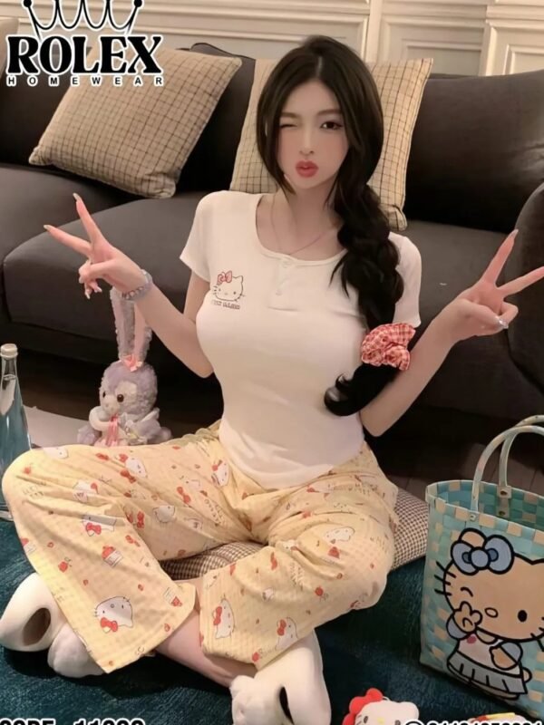 بجامة  بنقشة Hello kitty باللون اصفر